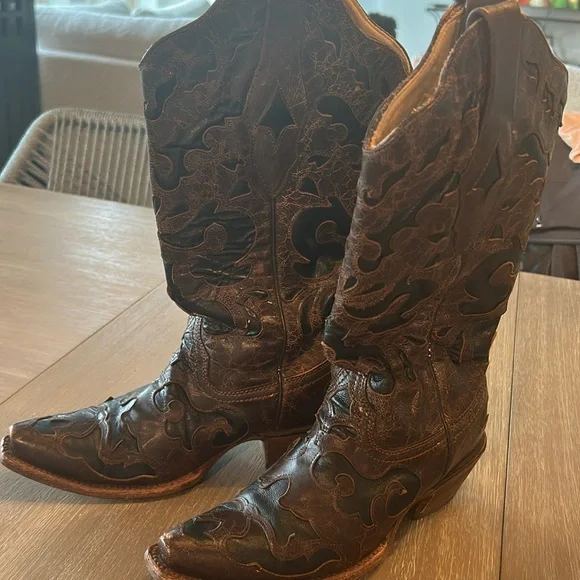 Corral boots black and brownSz 5‎